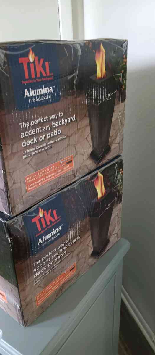 Pair of tiki torches dancing flame new