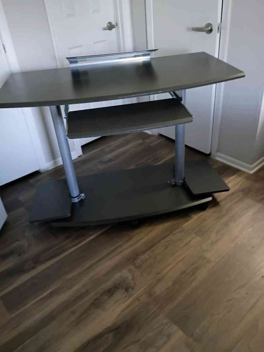 Computer desk 47inch width  27 inch high