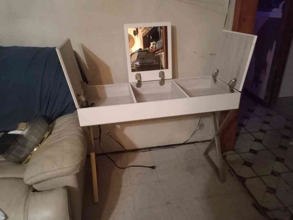 vanity table