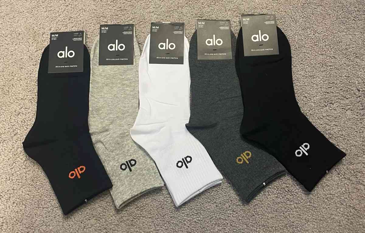 ALO Yoga Half Crew Socks unisex Medium