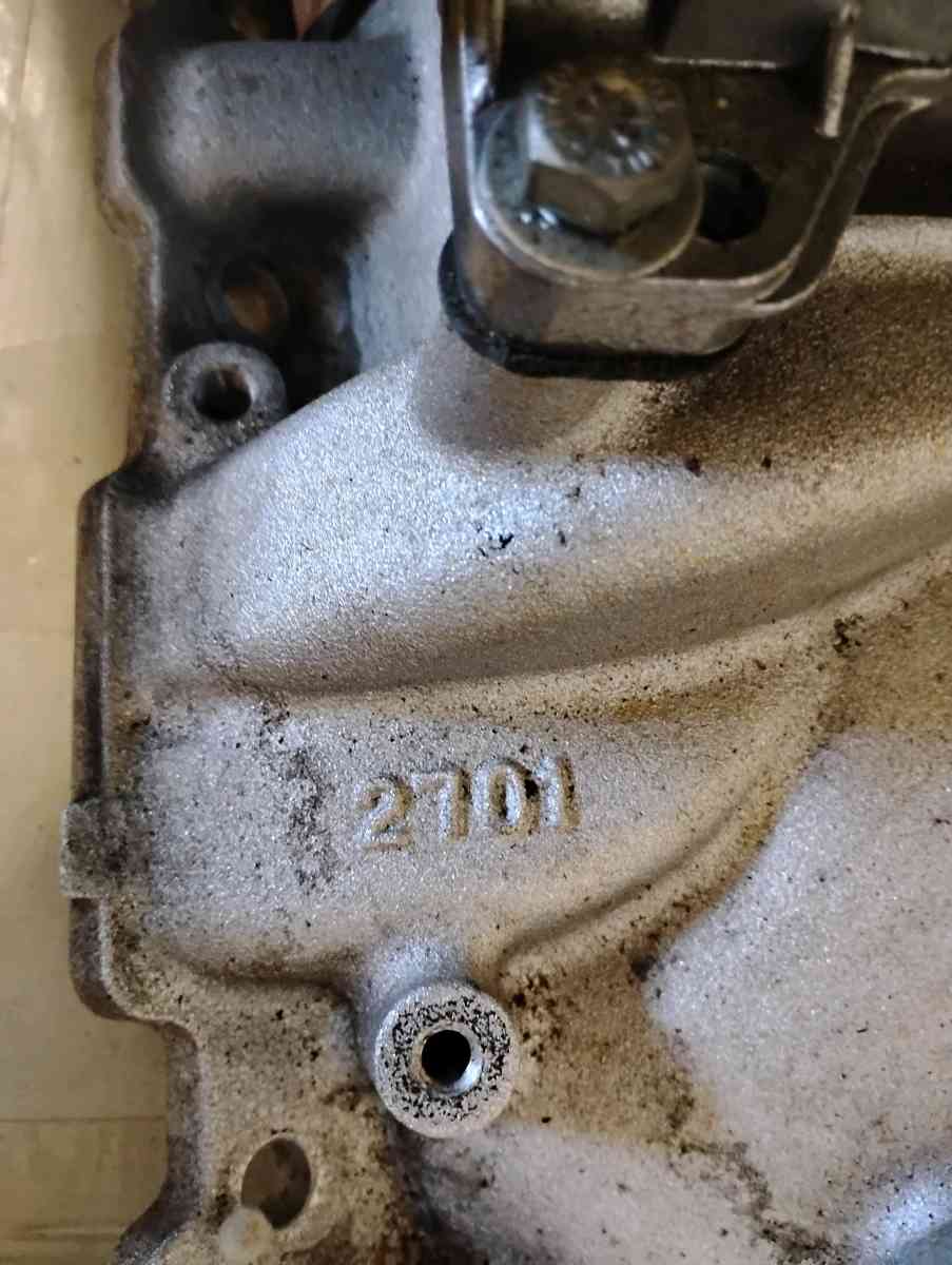 Edelbrock 1405 carburetor mounted on an Edelbrock Performer