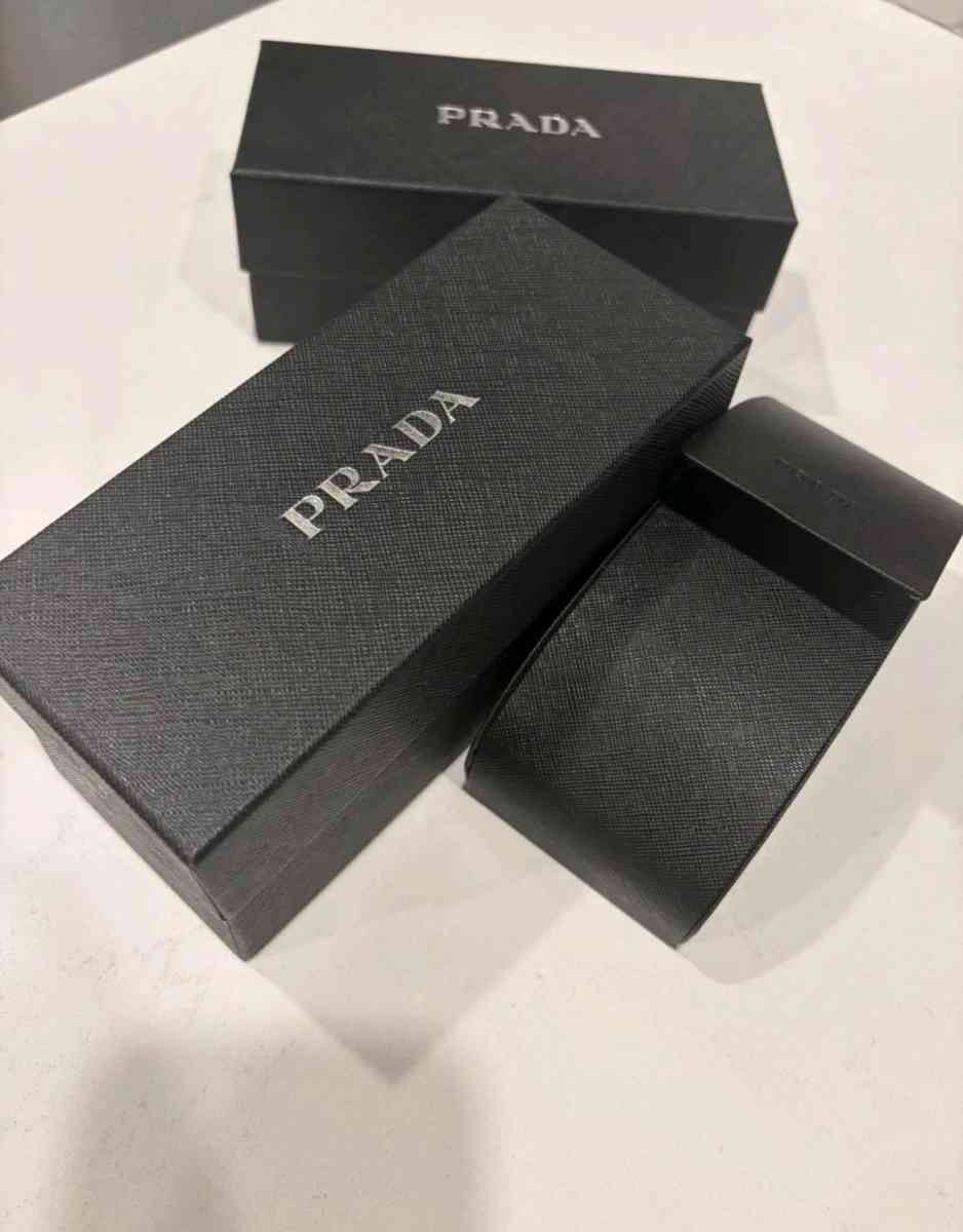 unisex black sunglasses