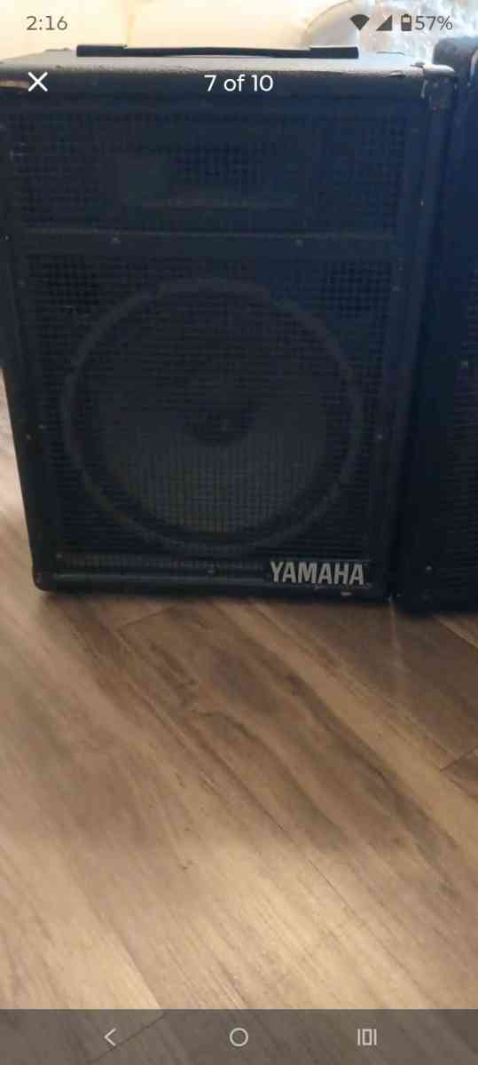 Pair of Yamaha speakers 12 inch