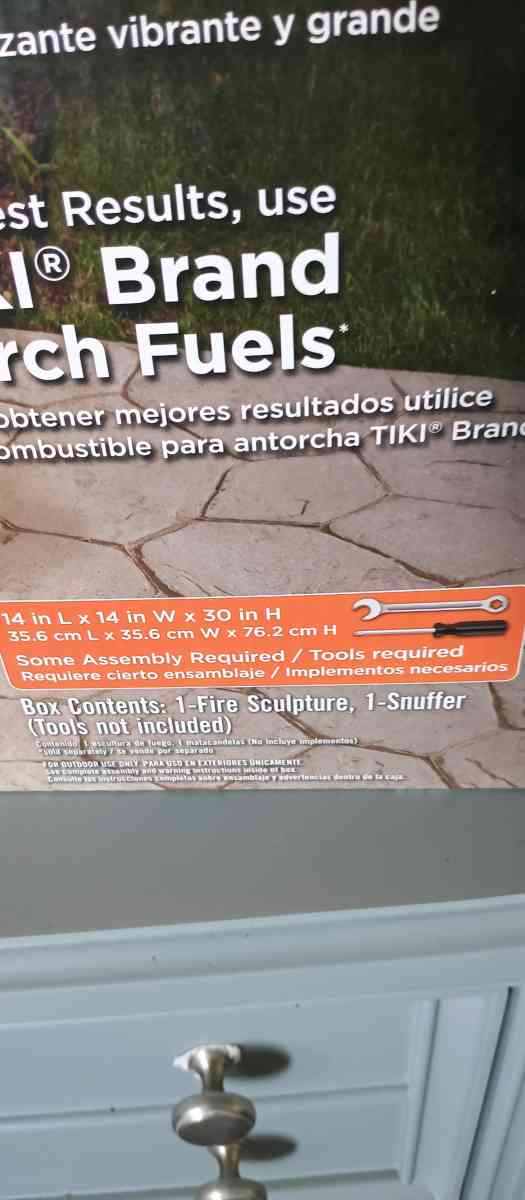 Pair of tiki torches dancing flame new